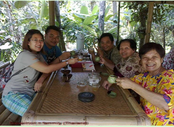 Charlie enjoying Bali agro herbal tea and coffee tasting with Sawimom and family from Thailand